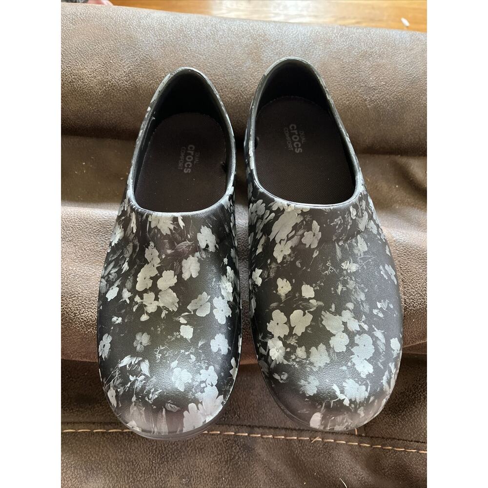 Crocs Neria Pro II Women's Graphic Floral Slip Resistant Clog - Black, Size 8 W